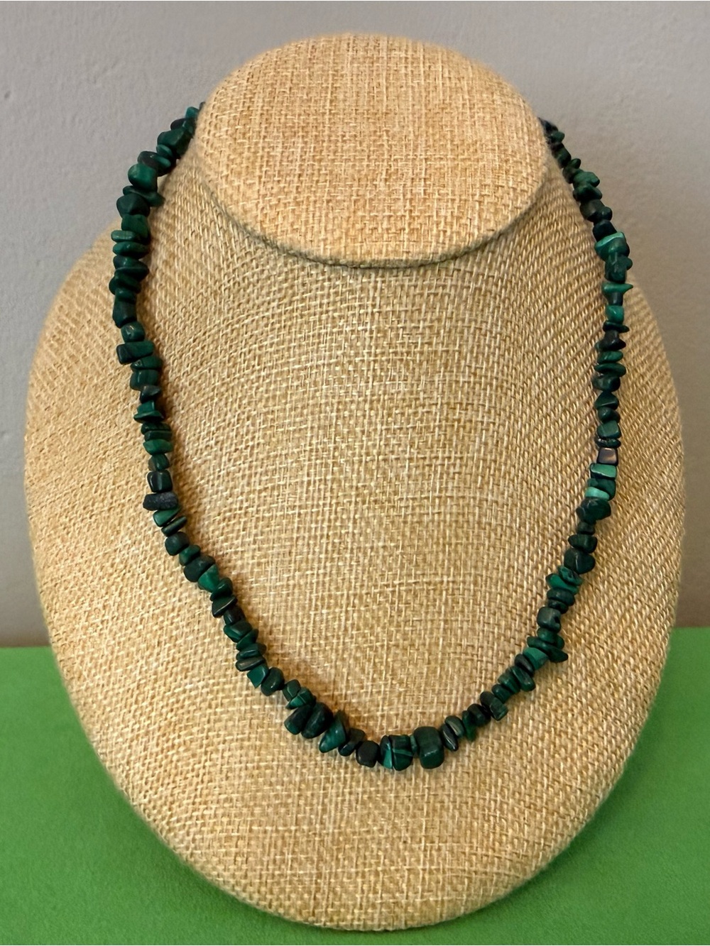 Vintage Malachite Green Gemstone Chip Necklace - Unsigned